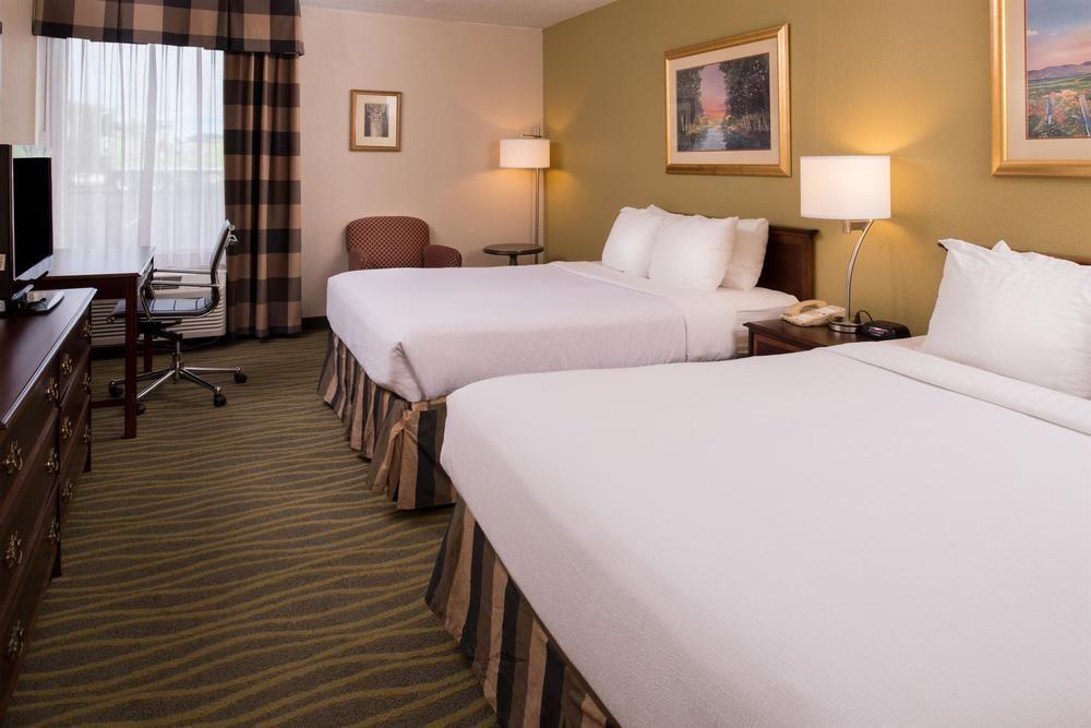 Ramada Plaza Rochester Airport ภายนอก รูปภาพ