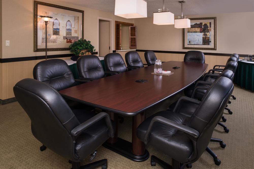 Ramada Plaza Rochester Airport ภายนอก รูปภาพ