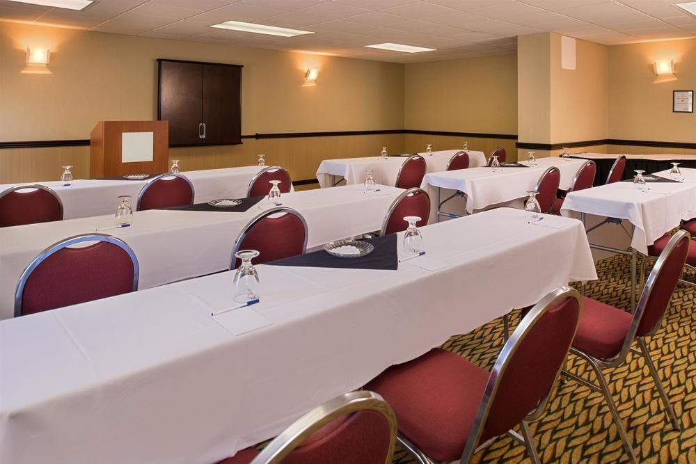 Ramada Plaza Rochester Airport ภายนอก รูปภาพ
