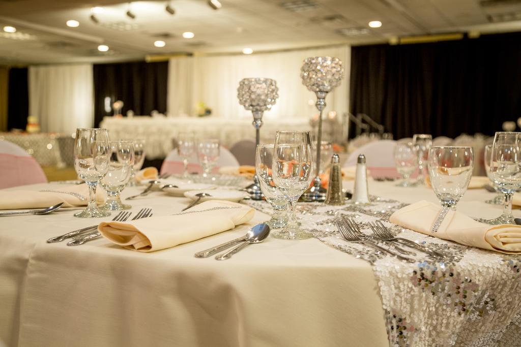 Ramada Plaza Rochester Airport ภายนอก รูปภาพ