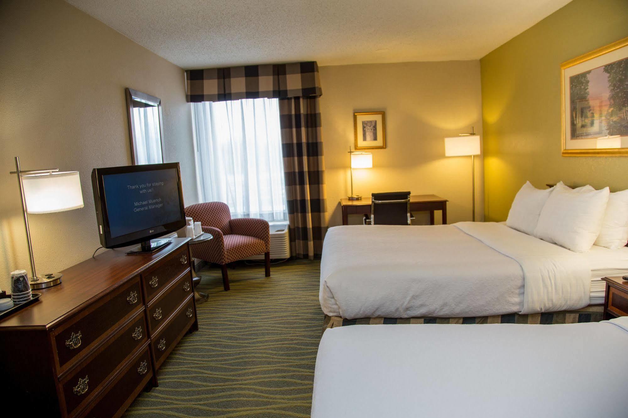 Ramada Plaza Rochester Airport ภายนอก รูปภาพ